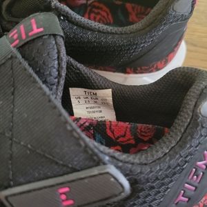 Tiem cycling shoes size 5